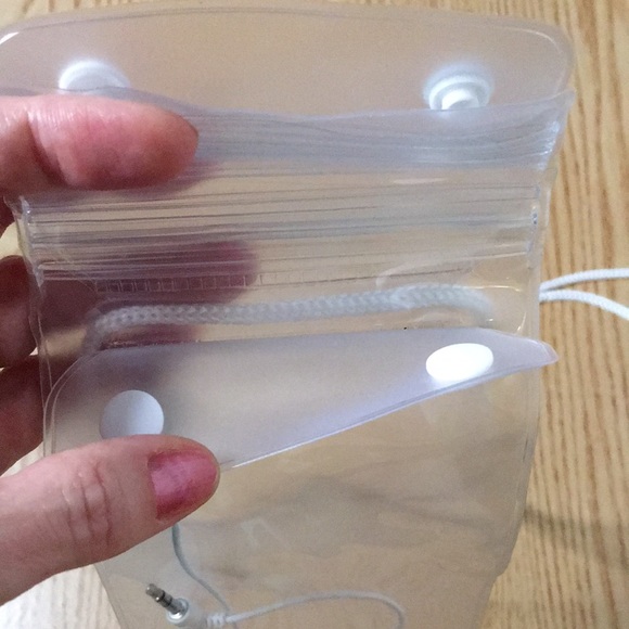 iPhone waterproof pouch Great for Boating Water Events Activities Etc - Picture 4 of 6